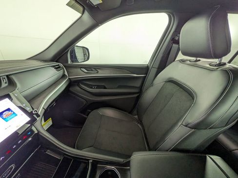 New 2026 Jeep Grand Cherokee Altitude AWD/4WD image 29