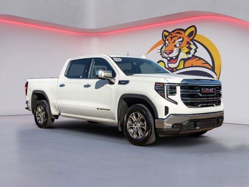 Used 2024 GMC Sierra 1500 SLT image 3