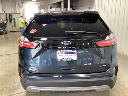 Used 2024 Ford Edge SEL w/ Convenience Package AWD/4WD image 4