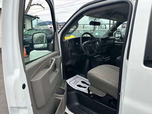 Used 2018 Chevrolet Express 3500 LT w/ LT Preferred Equipment Group image 21