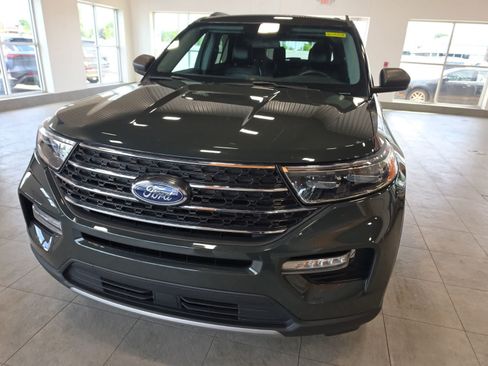 Used 2023 Ford Explorer XLT w/ Equipment Group 202A AWD/4WD image 2