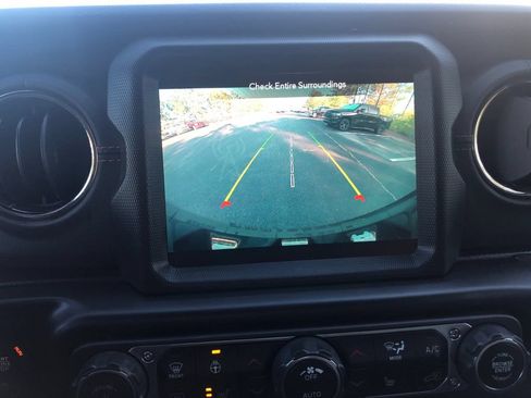 Used 2022 Jeep Wrangler Unlimited Sahara AWD/4WD image 21