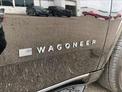 Used 2024 Jeep Wagoneer L Series II w/ Flexible Seating Group AWD/4WD image 8