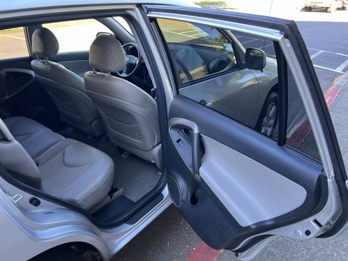 Used 2007 Toyota RAV4 Limited FWD image 10
