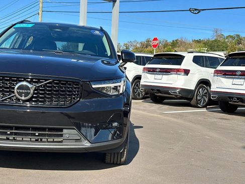 Certified 2024 Volvo XC40 B5 Plus image 9