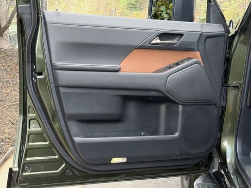 Used 2024 Lexus GX 550 w/ Accessory Package (Z1) image 30