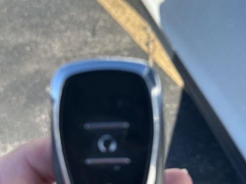 Used 2020 Chevrolet Equinox LT w/ Driver Convenience Package image 6