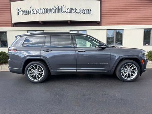 Used 2023 Jeep Grand Cherokee L Summit w/ Luxury Tech Group V AWD/4WD image 37