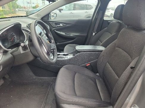 Used 2025 Chevrolet Malibu LT FWD image 2
