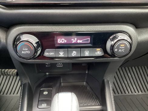Used 2023 Nissan Kicks SR w/ Interior Electronics Package image 21