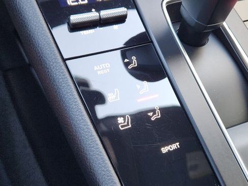 Used 2024 Porsche Macan image 21