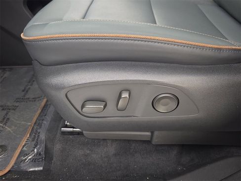 Used 2024 GMC Acadia AT4 image 17