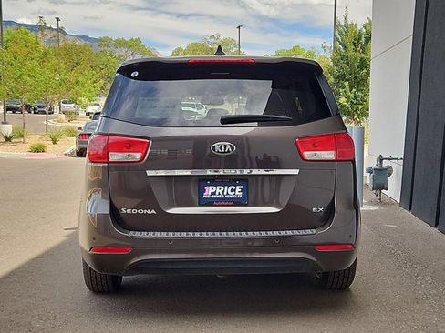 Used 2016 Kia Sedona EX FWD image 7