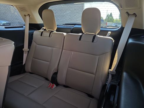 Used 2024 Ford Explorer Limited RWD image 11