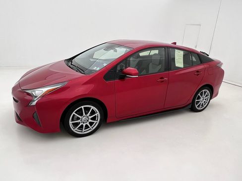 Used 2017 Toyota Prius Three FWD image 5