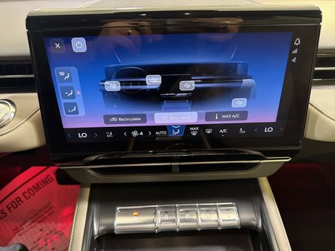 Used 2024 Lincoln Nautilus Premier AWD/4WD image 20