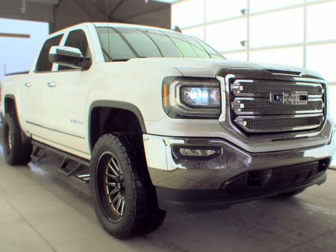 Used 2018 GMC Sierra 1500 SLT w/ SLT Premium Package AWD/4WD image 3