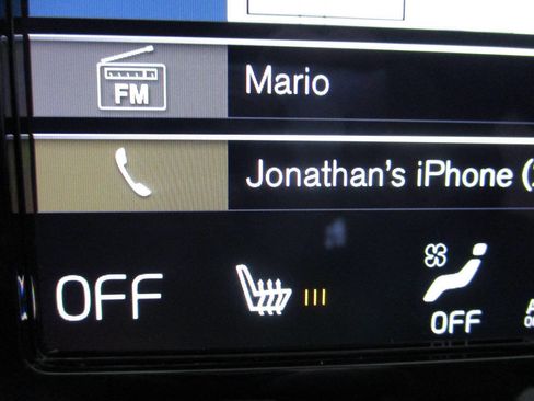 Used 2022 Volvo XC40 T5 Momentum image 15