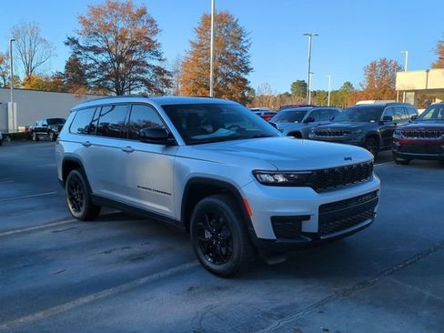New 2025 Jeep Grand Cherokee L Altitude image 7