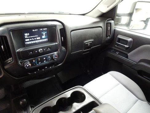 Used 2019 Chevrolet Silverado 2500 W/T AWD/4WD image 30