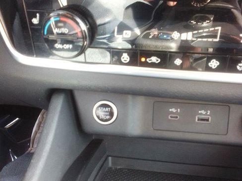 Used 2021 Nissan Rogue SV w/ Premium Package image 11