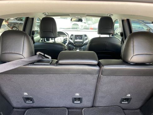 Used 2020 Jeep Cherokee Latitude Plus image 36