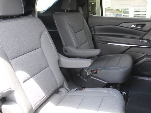 New 2026 Chevrolet Traverse LT w/ Sun and Wheel Package FWD image 17