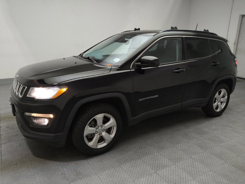 Used 2017 Jeep Compass Latitude w/ Cold Weather Group AWD/4WD image 2