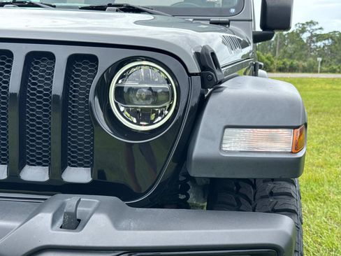 Certified 2021 Jeep Wrangler Sport AWD/4WD image 9