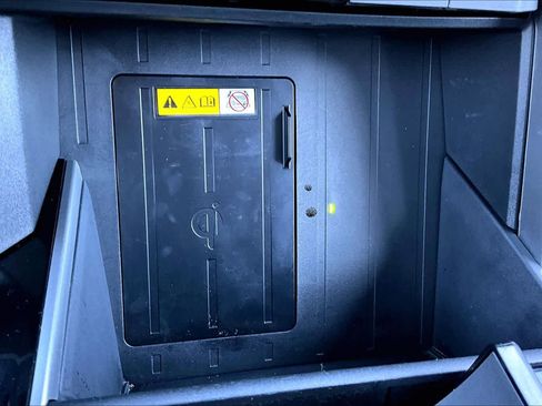 Used 2023 Toyota Tundra Platinum image 34