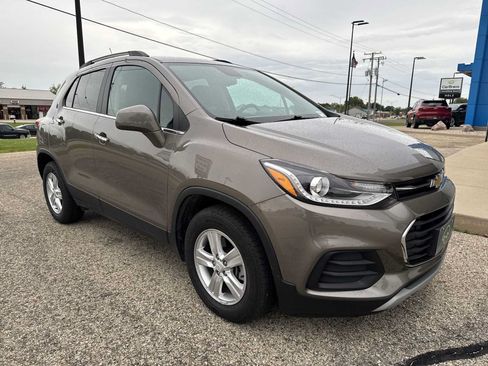 Certified 2020 Chevrolet Trax LT w/ LT Convenience Package FWD image 28