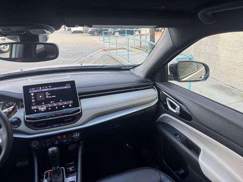 Used 2025 Jeep Compass Limited image 36