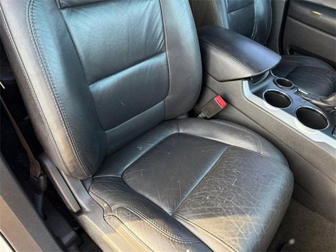 Used 2013 Ford Explorer XLT image 17