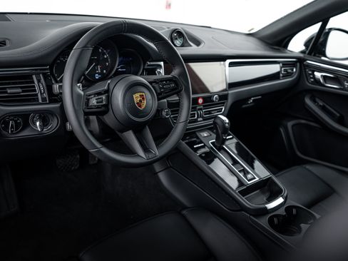 Certified 2026 Porsche Macan image 4