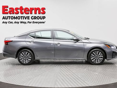 Used 2024 Nissan Altima 2.5 SV w/ SV Premium Package AWD/4WD image 4