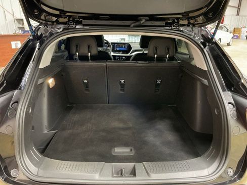 Used 2024 Chevrolet Trax LT w/ Sunroof Package FWD image 24