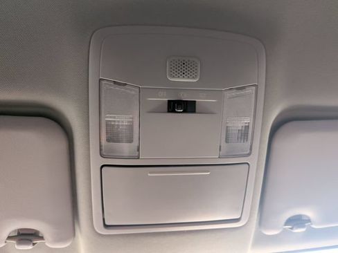 Used 2018 Toyota RAV4 LE FWD image 28