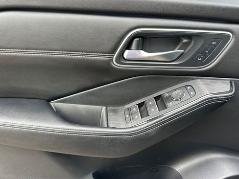 Used 2024 Nissan Rogue Platinum w/ Platinum Premium Package image 12