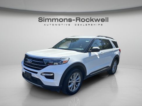Used 2023 Ford Explorer XLT w/ Equipment Group 202A AWD/4WD image 1