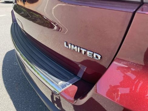 Used 2019 Jeep Grand Cherokee Limited AWD/4WD image 9