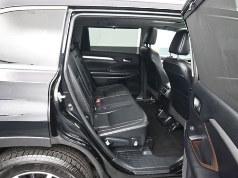 Used 2019 Toyota Highlander XLE image 48