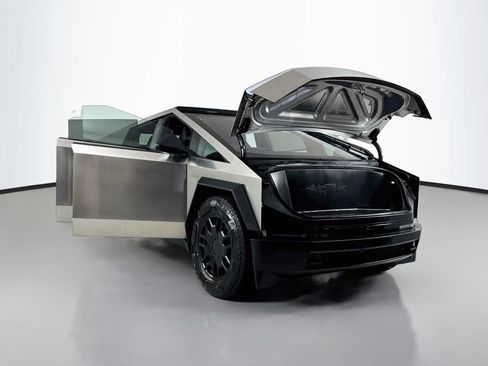 Used 2024 Tesla Cybertruck Cyberbeast AWD/4WD image 34