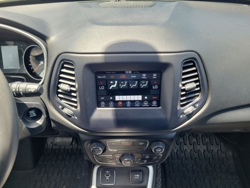 Used 2021 Jeep Compass Latitude FWD image 13
