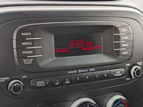 Used 2014 Kia Soul + FWD image 26