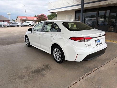 Used 2026 Toyota Corolla LE FWD image 7
