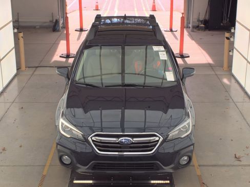 Used 2018 Subaru Outback 2.5i Limited image 2