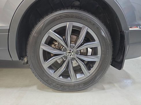 Used 2022 Volkswagen Tiguan SE image 32