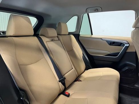 Used 2021 Toyota RAV4 LE AWD/4WD image 13