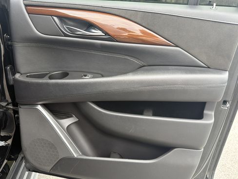 Used 2020 Cadillac Escalade ESV 4WD image 19