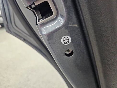 Used 2024 Volkswagen Tiguan Wolfsburg Edition image 31